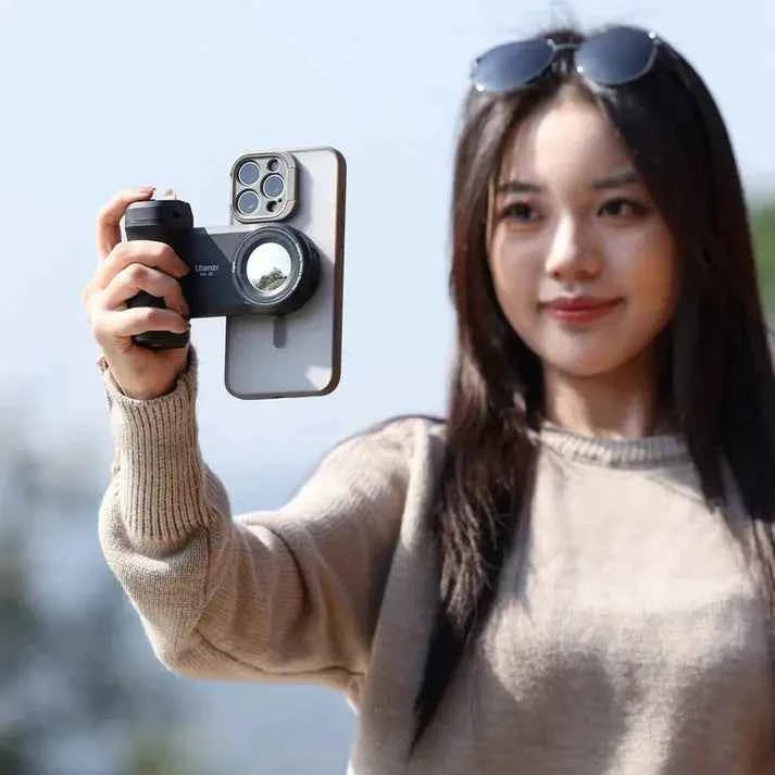 Ulanzi MA35 MagSafe Bluetooth Camera Grip