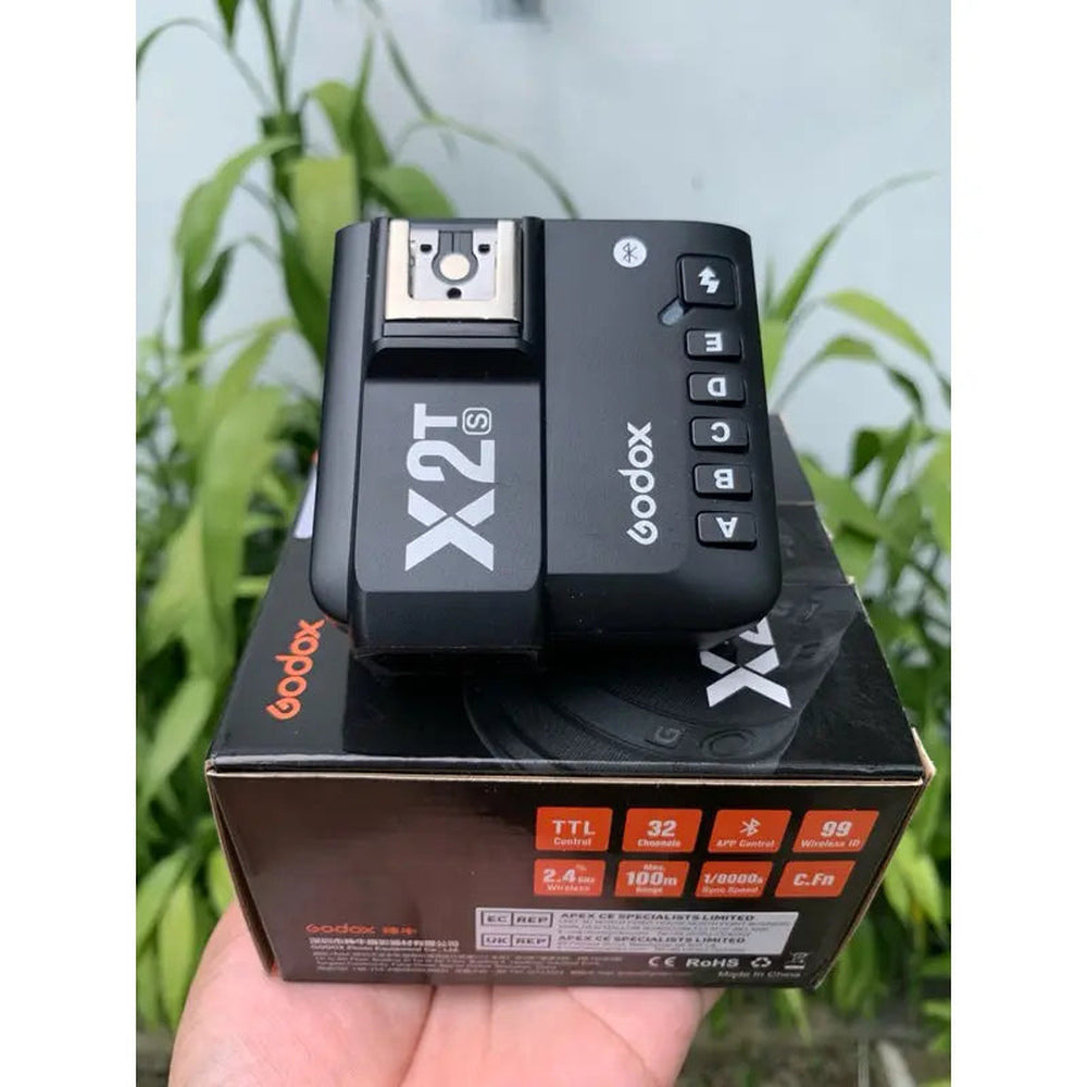 Godox X2T-S Sony transmitter hotshoe, top control panel and packaging
