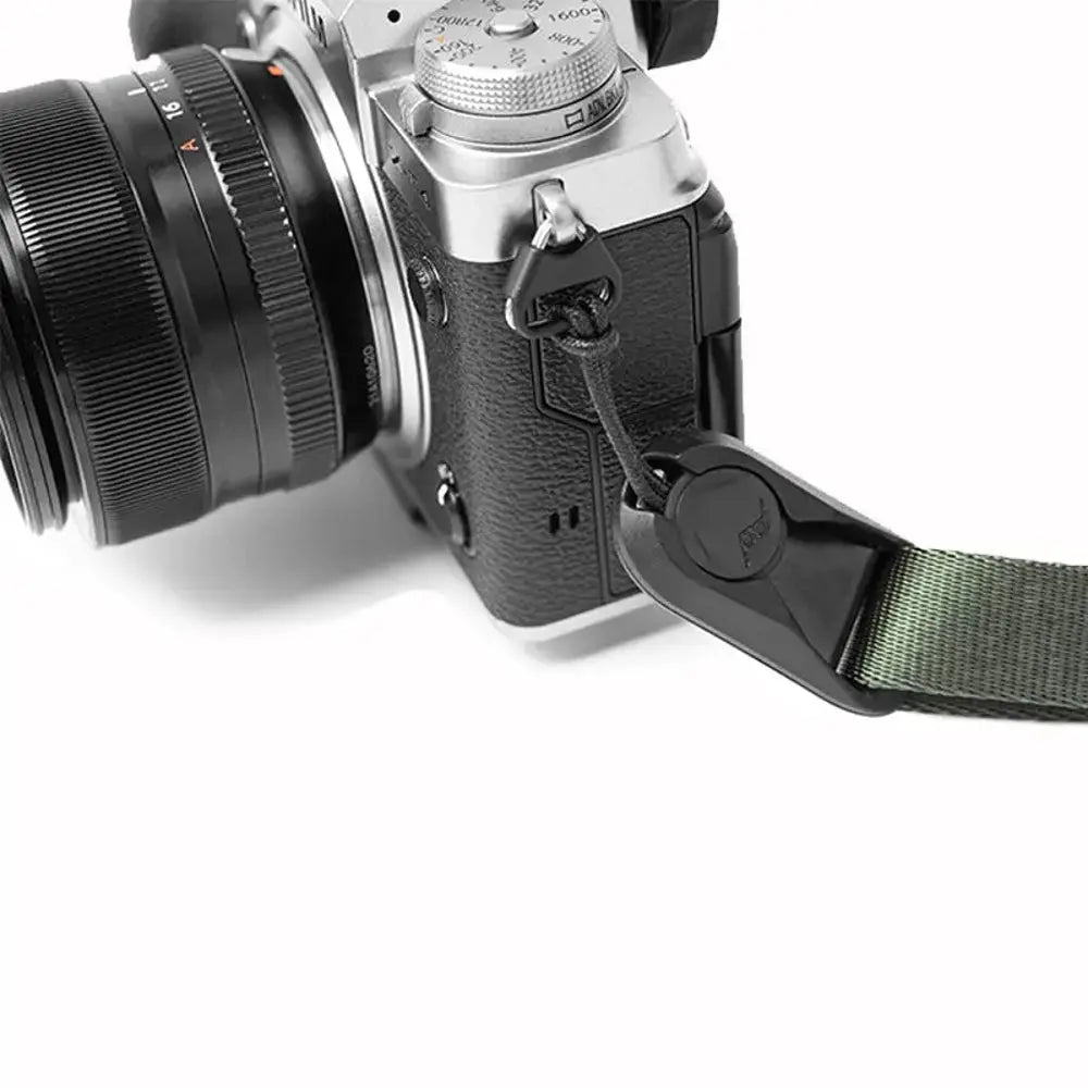 Peak Design Anchor Connectors 4-Pack v4 Replacement Hardware – Anchor connector attached to mirrorless camera