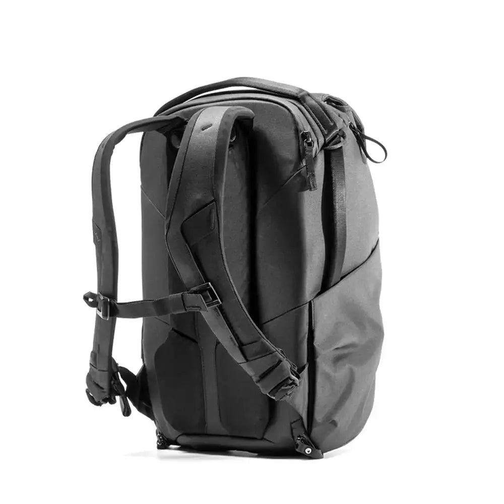 Peak Design Everyday Backpack 30L v2 Camera & Laptop Bag – Everyday Backpack 30L v2 Black rear shoulder strap view