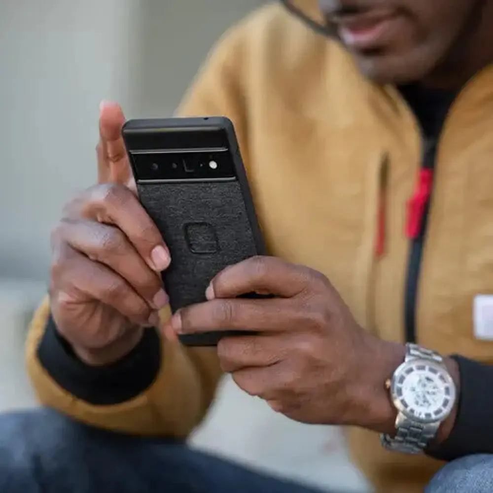 Peak Design Everyday Fabric Case for Google Pixel 6 Pro - Charcoal – Everyday Case Google Pixel 6 lifestyle view