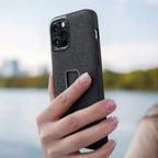 Peak Design Everyday Fabric Case for iPhone 14 – Everyday Case iPhone 14 Pro charcoal lifestyle view
