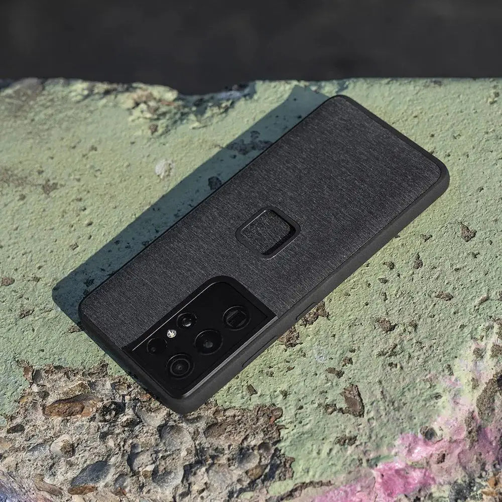 Peak Design Everyday Fabric Case for Samsung Galaxy S22+ - Charcoal – Everyday Case Samsung Galaxy S22 outdoor product view
