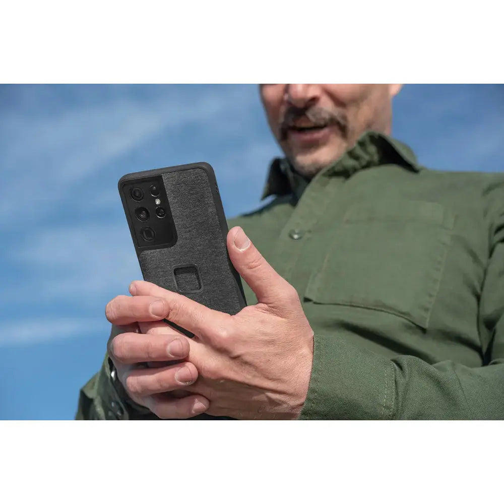 Peak Design Everyday Fabric Case for Samsung Galaxy S23+ - Charcoal – Everyday Case Samsung Galaxy S23 family lifestyle view