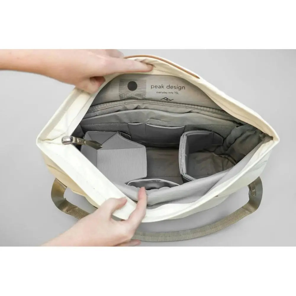 Peak Design Everyday Flexfold Divider for 20L Backpack - Cool Grey – Everyday bag interior using FlexFold dividers