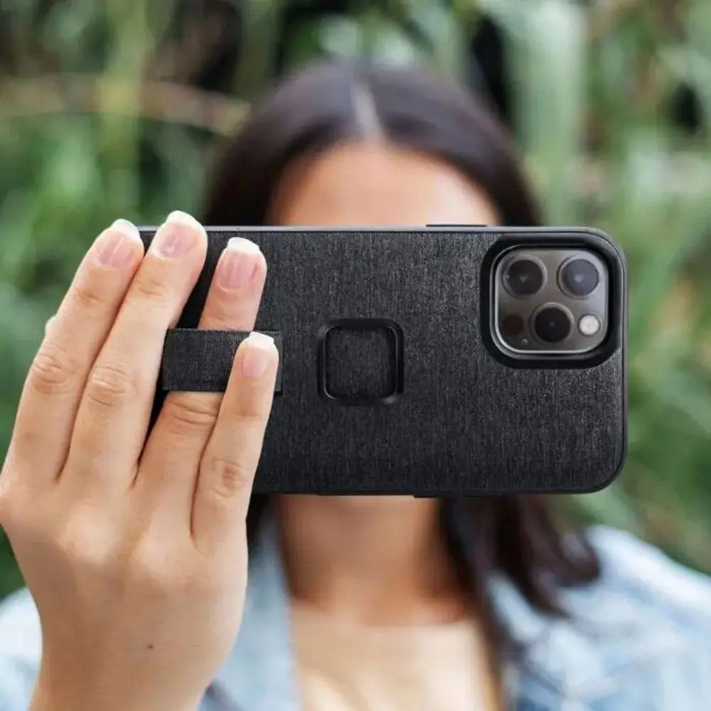 Peak Design Everyday Loop Case v2 for iPhone 15 Pro Max – Everyday Loop Case iPhone 15 Pro Max lifestyle view