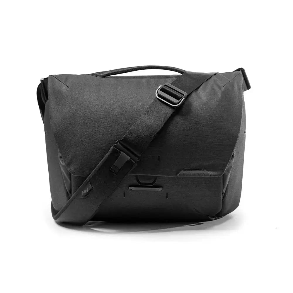 Peak Design Everyday Messenger 13L v2 Camera & Laptop Bag – Everyday Messenger 13L v2 Black open interior view
