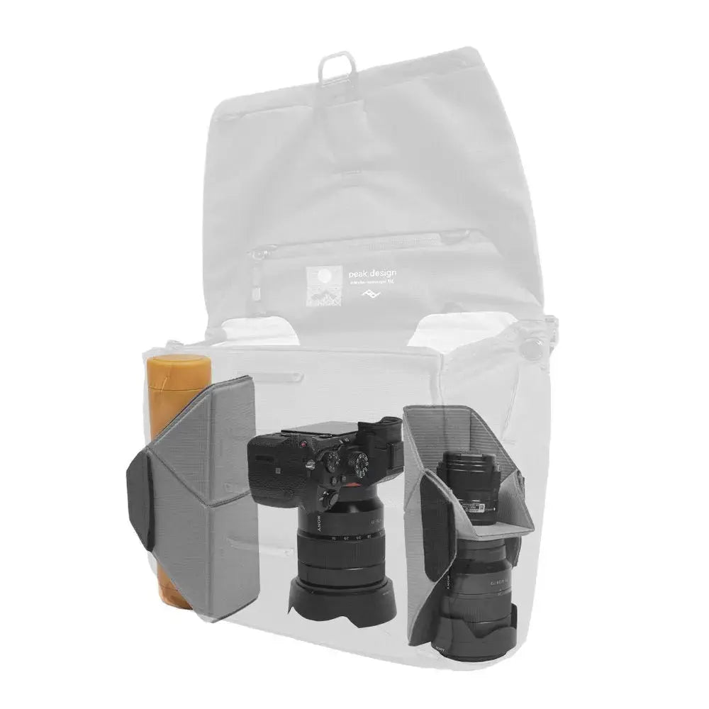 Peak Design Everyday Messenger 13L v2 Camera & Laptop Bag – Everyday Messenger 13L v2 Black shoulder carry view