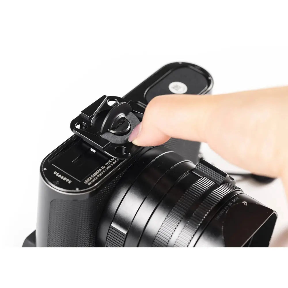 Peak Design Field Plate Arca & Manfrotto Compatible Quick Release Plate – Field Plate attachment detail