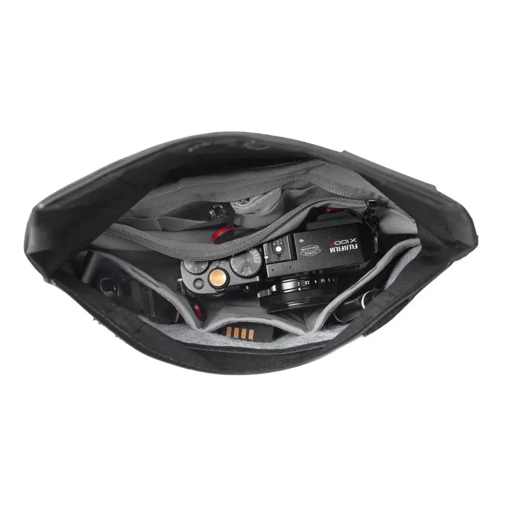 Peak Design Field Pouch v2 Expandable Accessory Bag – Field Pouch v2 Black open organizer view