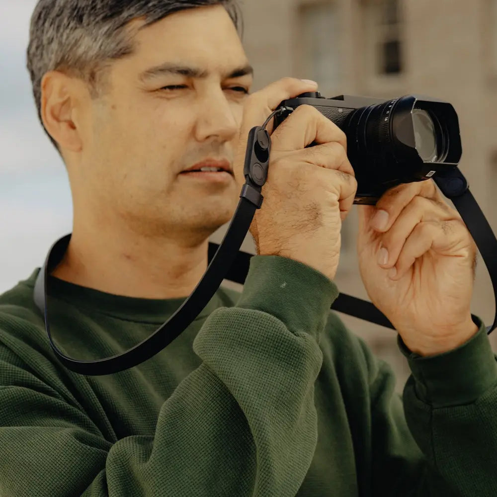 Peak Design Form Leather Camera Neck & Crossbody Strap Long 52.6 inch – black strap in use with camera