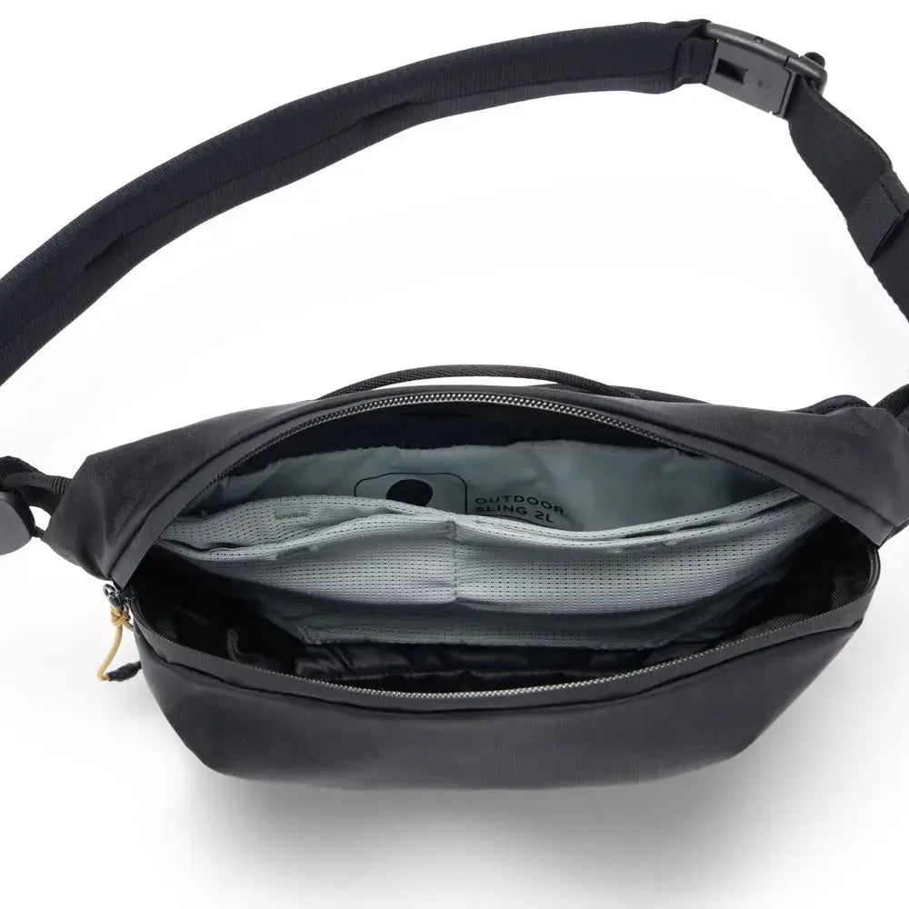 Peak Design Outdoor Sling 2L Crossbody Bag – Outdoor Sling 2L Black open interior organizer view