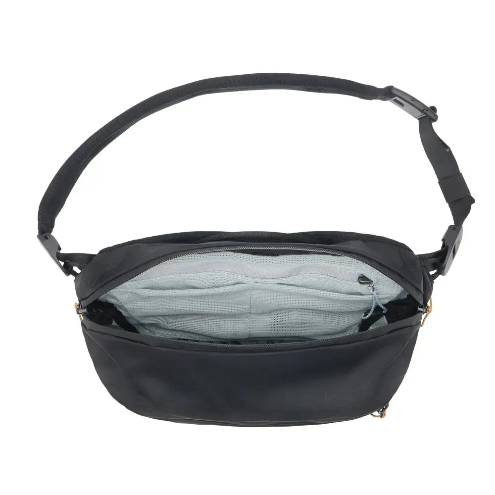 Peak Design Outdoor Sling 4L Crossbody Bag – Outdoor Sling 4L Black open interior view