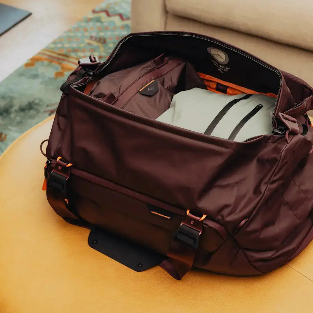 Peak Design Travel Duffel 35L Weekender Bag – Travel Duffel 35L Eclipse packed lifestyle view