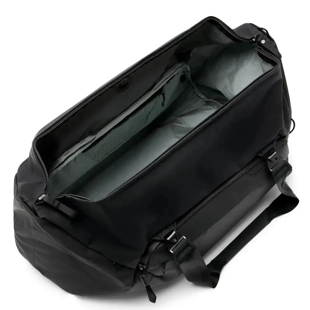 Peak Design Travel Duffel 50L Duffel Bag – Travel Duffel 50L Black top opening detail