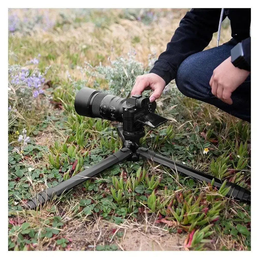 Peak Design Travel Tripod 5-Section Carbon Fiber - Black – Travel Tripod Carbon Fiber in low outdoor shooting mode