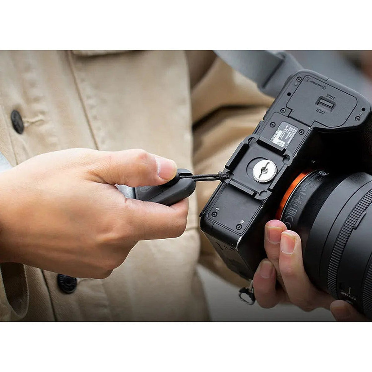 PGYTECH Camera Shoulder Strap Fern Green P-CB-120 quick-release connector detail